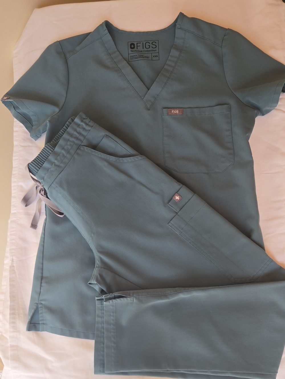 Figs Teal V-Neck Scrub Top & Drawstring Pants